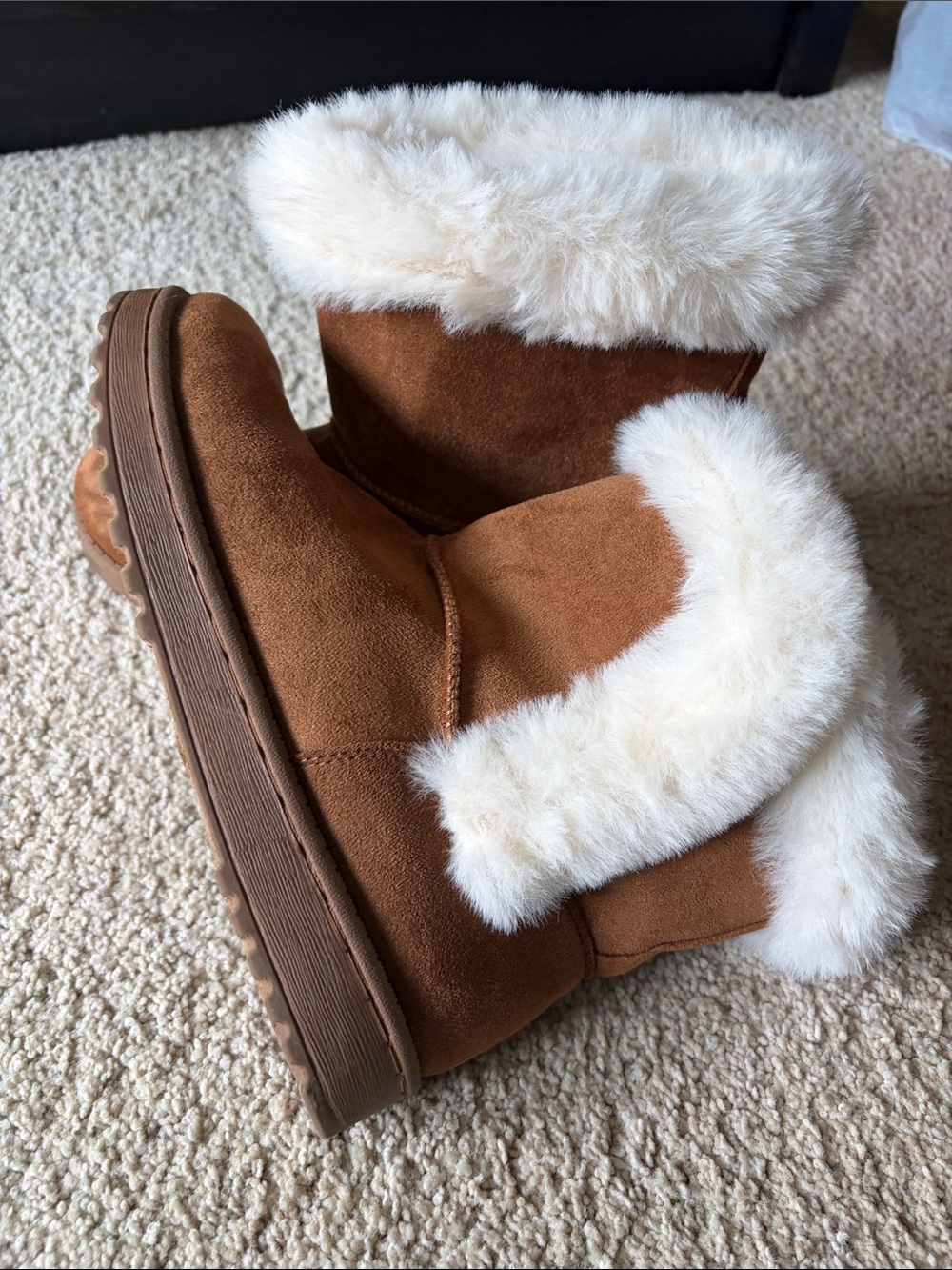 SO Tan Winter Boots with Cream Faux Fur Cuff